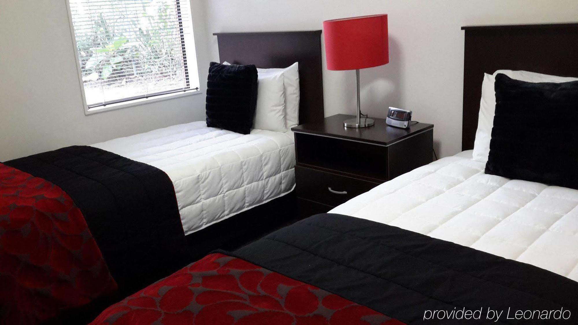 83 By The Sea Motor Lodge Lower Hutt Bagian luar foto